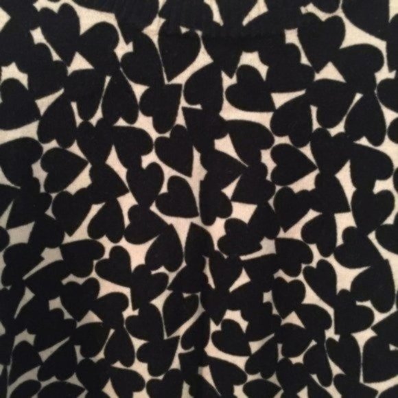 H&M | Sweater | Cropped Sweater with Black Hearts on Cream - Picture 5 of 10